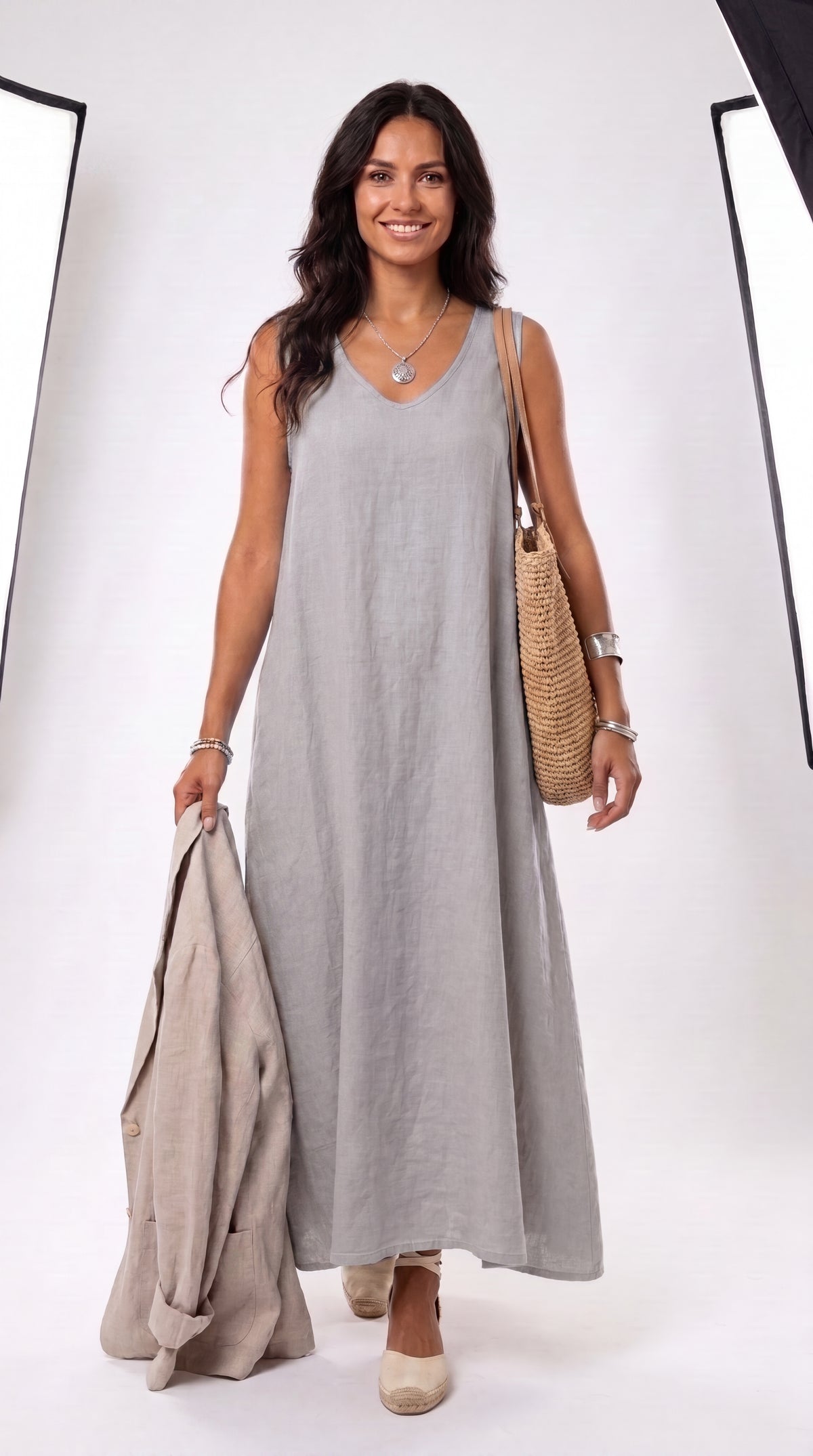 PALOMA - Vestido Fino sin Mangas con Cuello en V